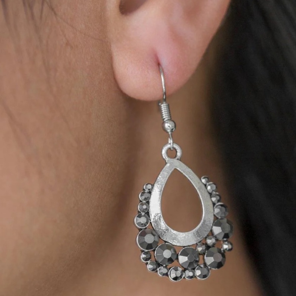 NWT Paparazzi Table for Two Silver Hoop Earrings